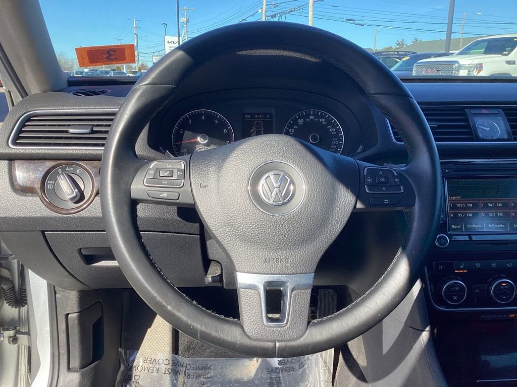 Used 2015 Volkswagen Passat 1.8T SEL Premium image 17