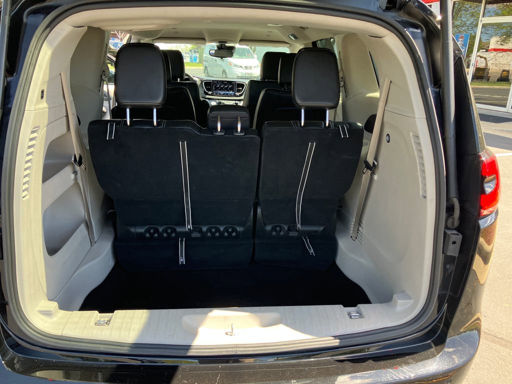 Used 2024 Chrysler Pacifica Touring-L FWD image 25
