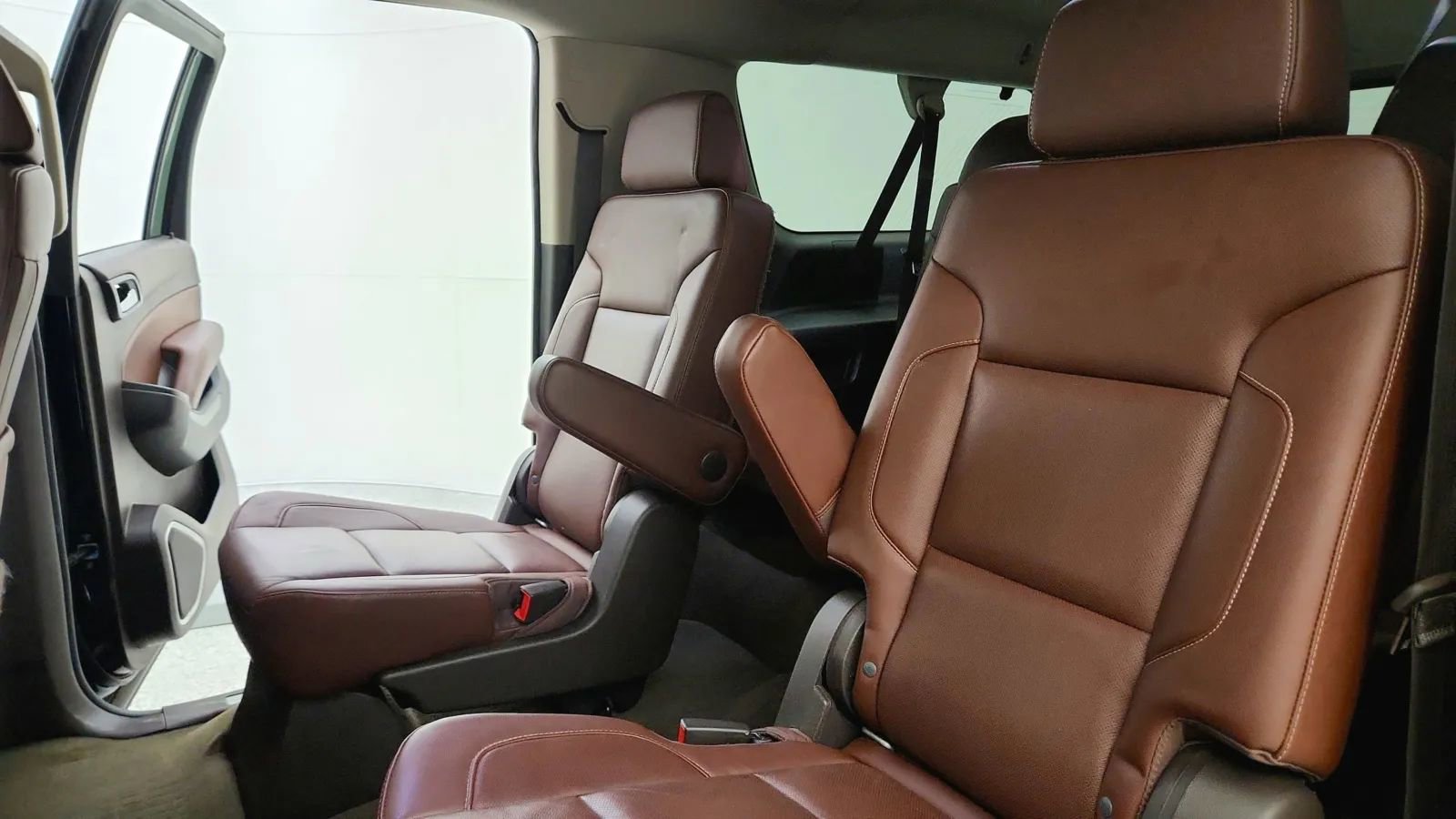 Used 2018 Chevrolet Suburban Premier image 36