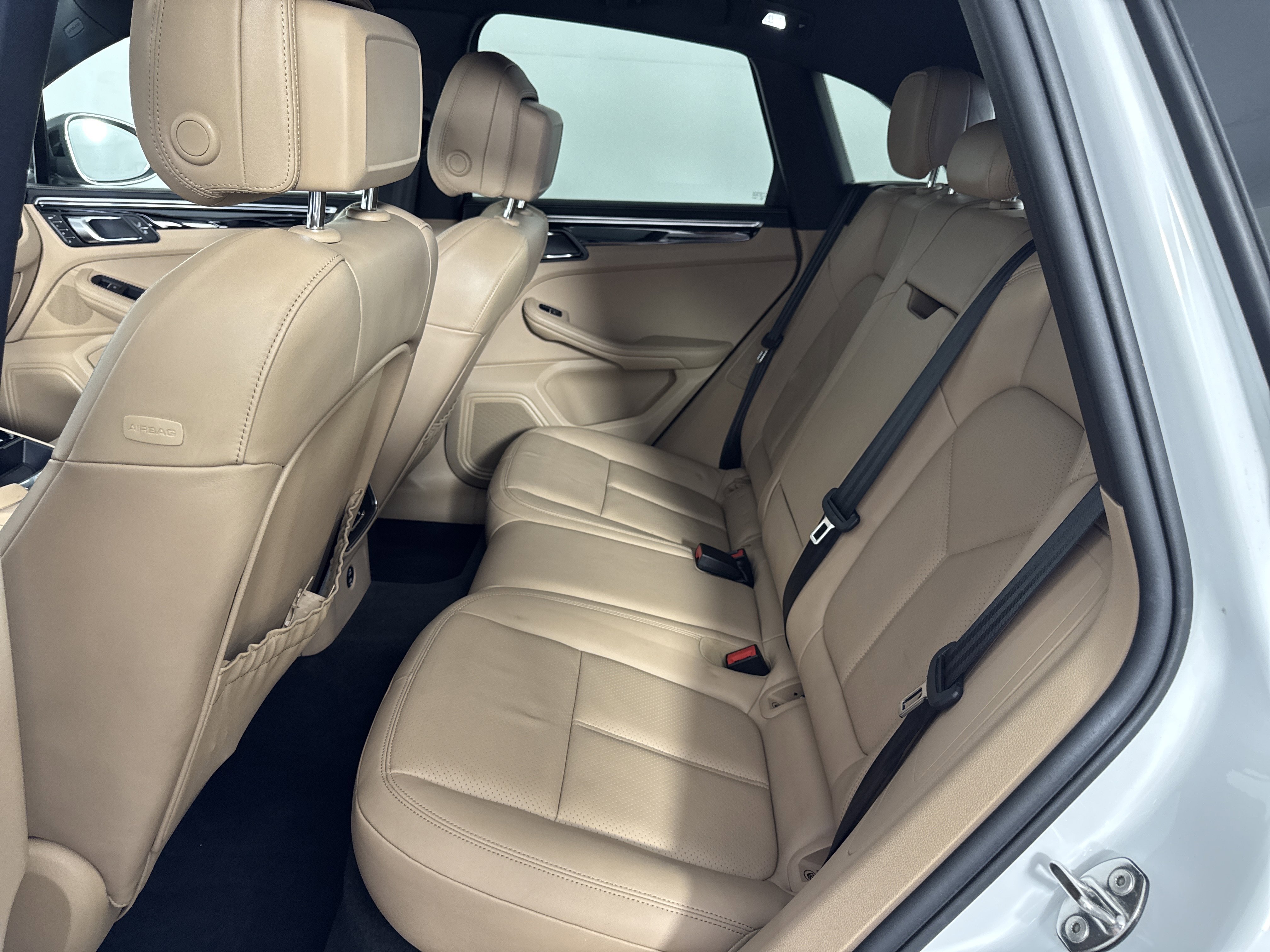 Used 2023 Porsche Macan Turbo image 21