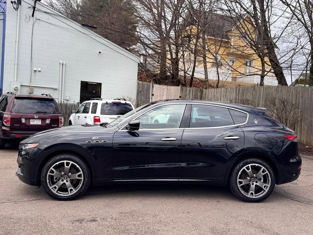 Used 2023 Maserati Levante GT AWD/4WD image 3