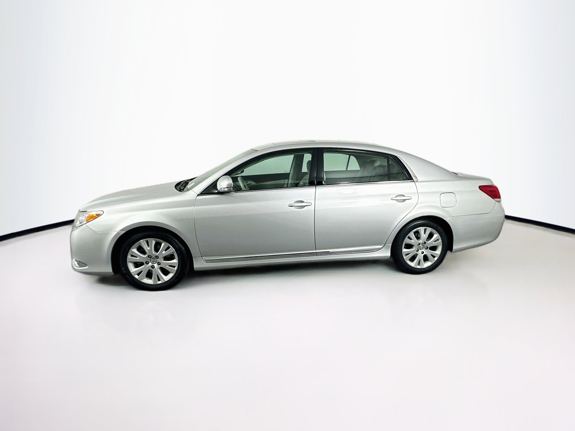 Used 2012 Toyota Avalon FWD image 4