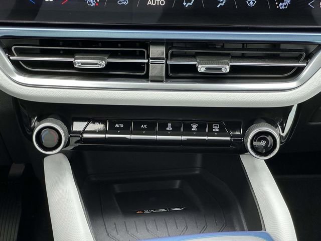 Used 2025 Chevrolet Equinox EV LT image 21