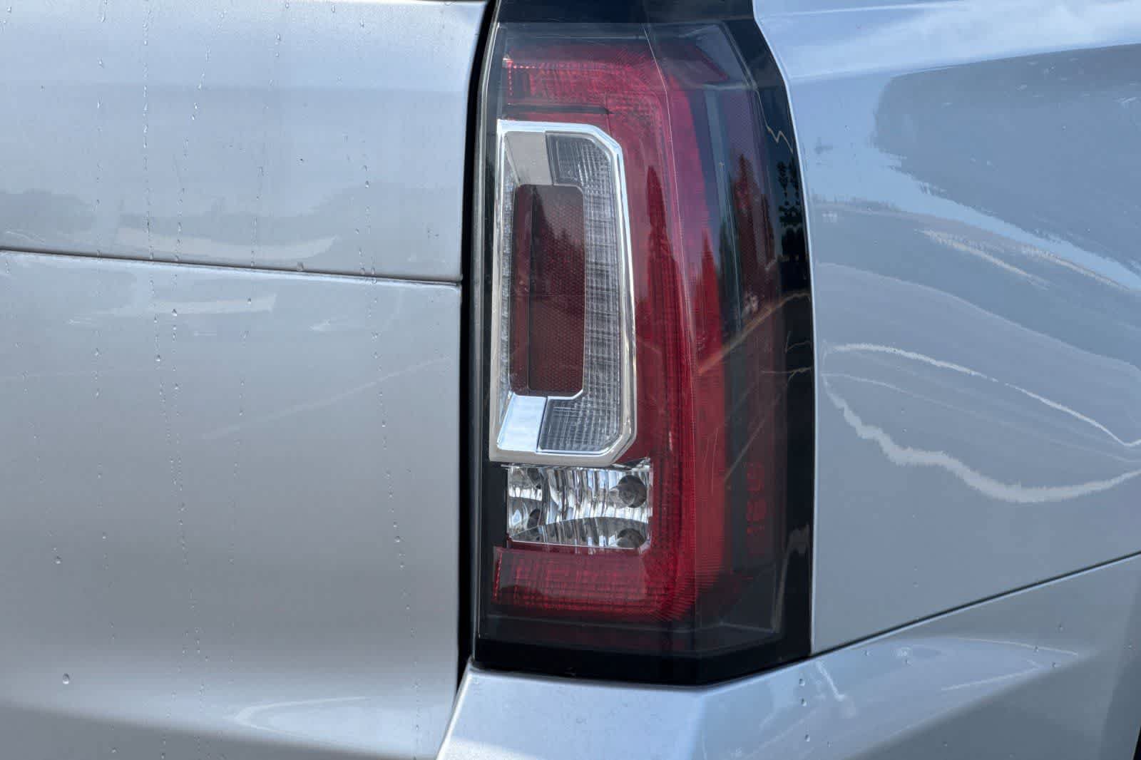 Used 2018 GMC Yukon SLT AWD/4WD image 31