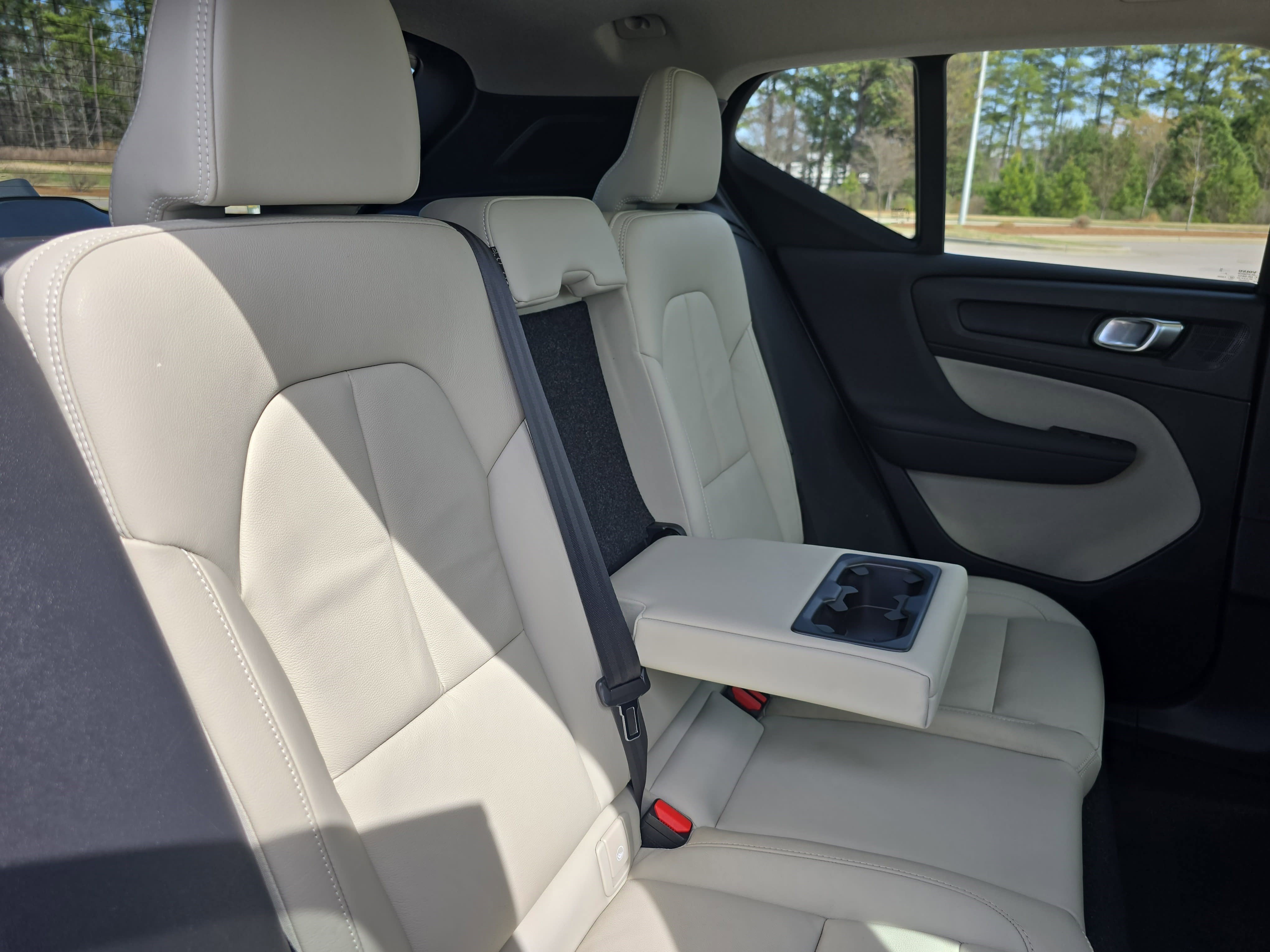 Used 2023 Volvo XC40 B4 Plus w/ Driver Assist Package image 12