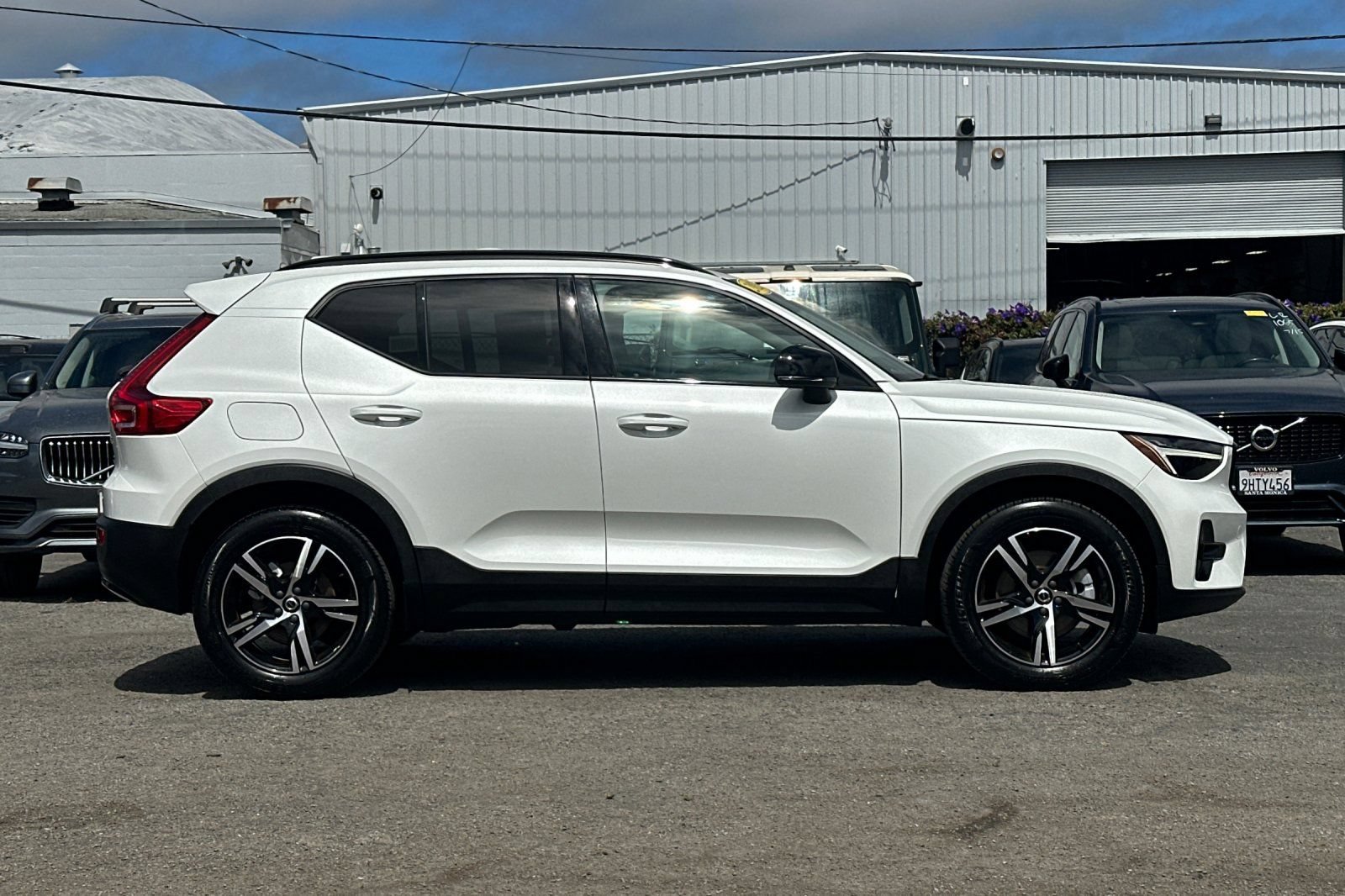 Certified 2023 Volvo XC40 B4 Plus FWD image 9