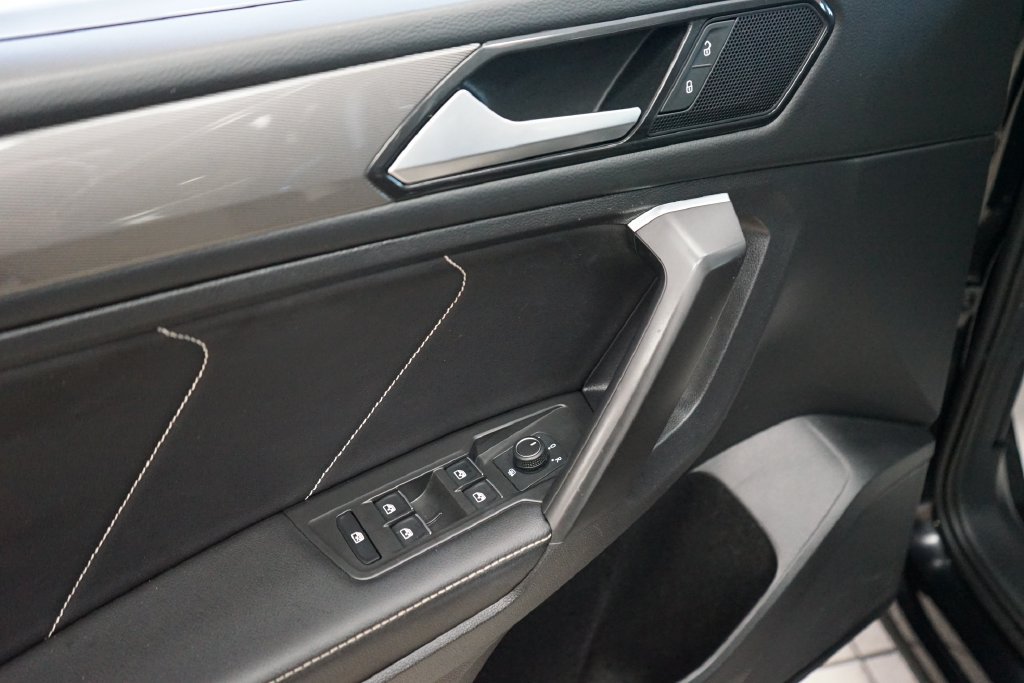 Used 2022 Volkswagen Tiguan SE FWD image 23