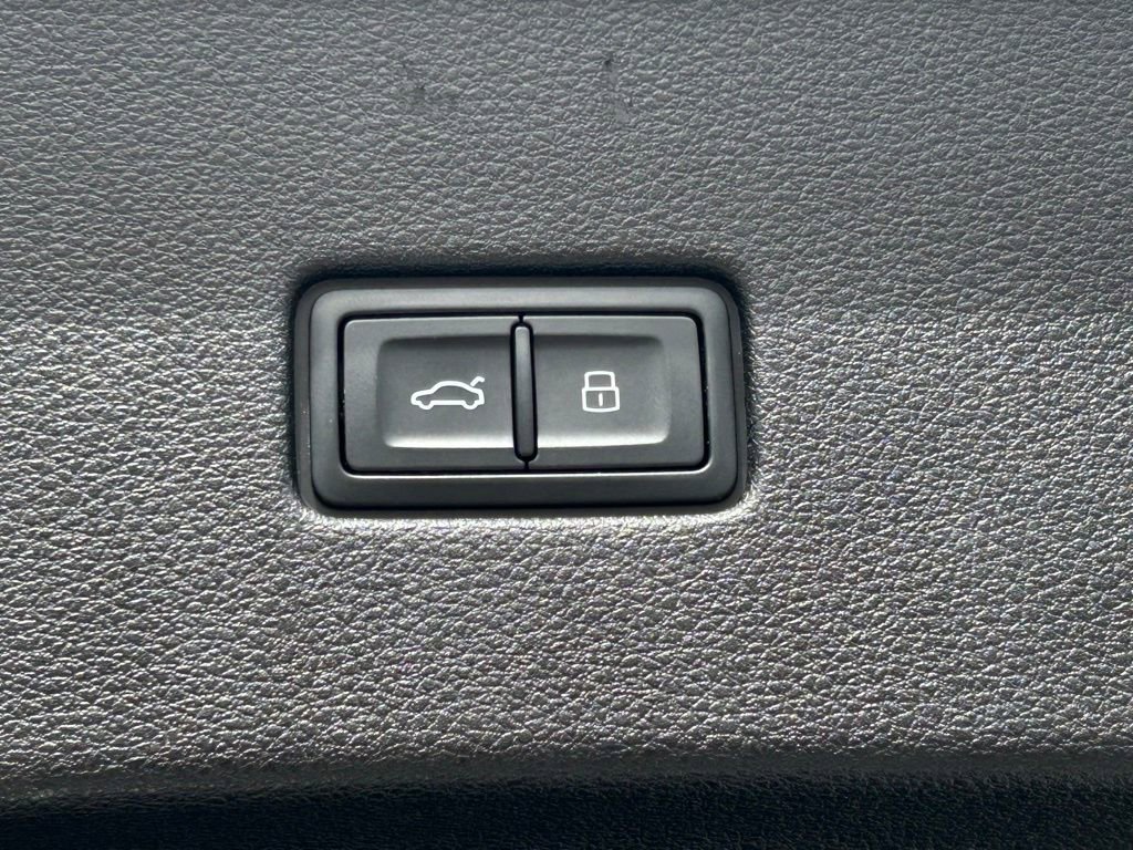 Used 2023 Audi Q8 Premium Plus w/ Premium Plus Package image 52