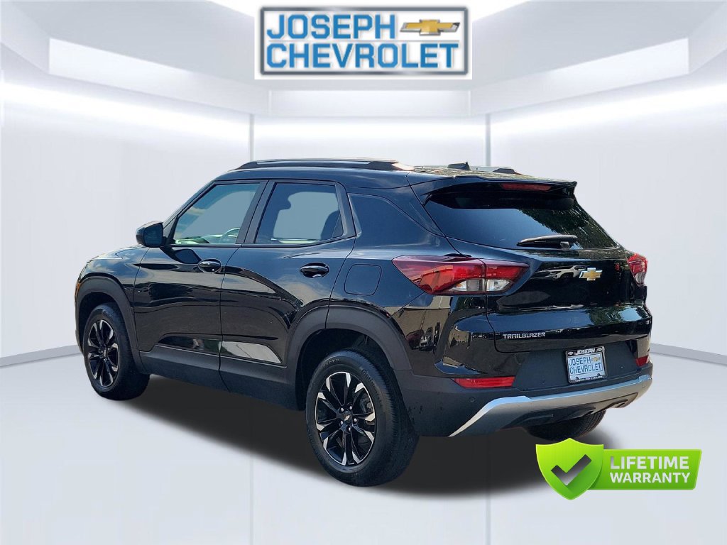 Used 2022 Chevrolet TrailBlazer LT w/ Convenience Package FWD image 4
