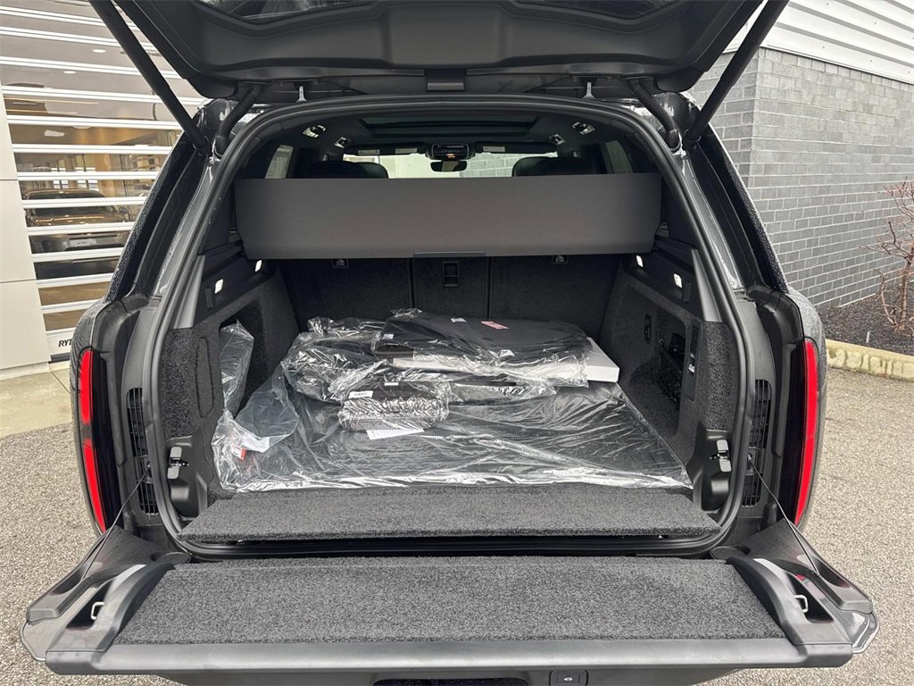 New 2025 Land Rover Range Rover SE image 6