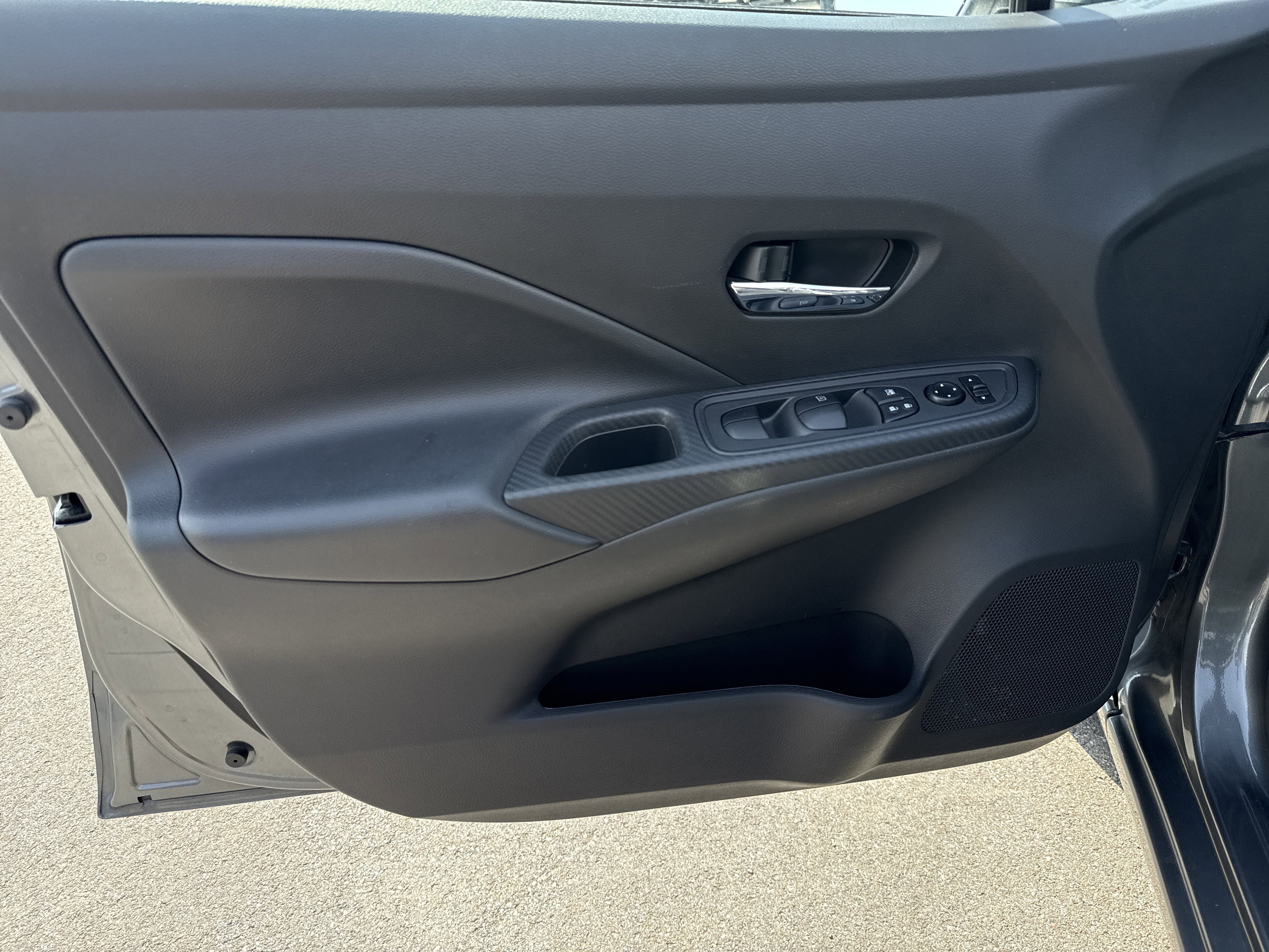 Used 2025 Nissan Versa SV FWD image 15