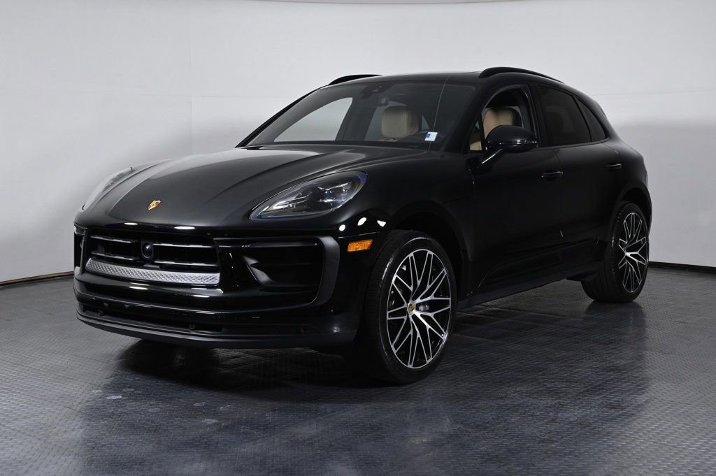 Certified 2024 Porsche Macan image 1
