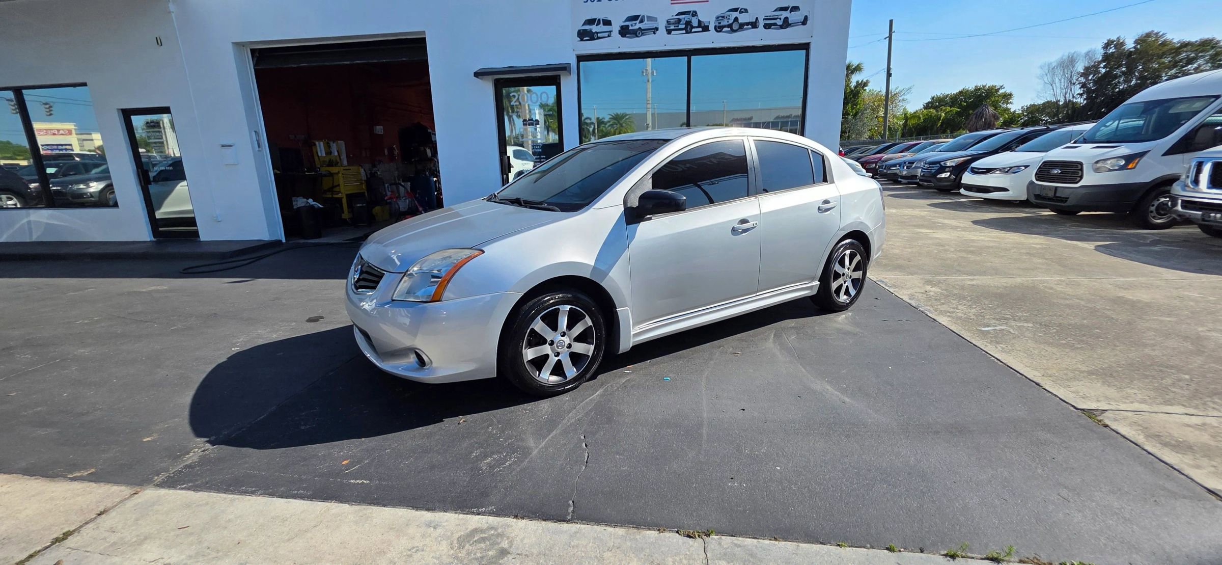 Used 2012 Nissan Sentra 2.0 SR w/ Special Edition Pkg image 2