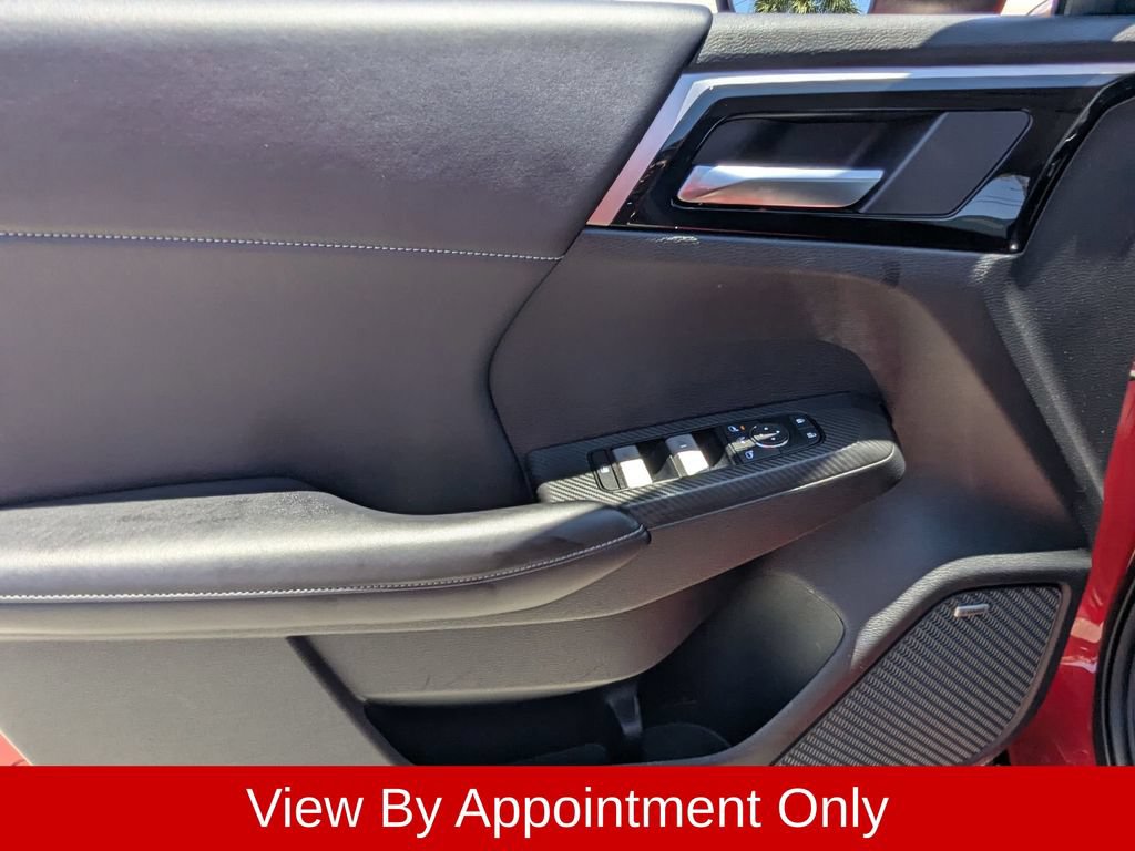 Used 2025 Mitsubishi Outlander SE FWD image 11