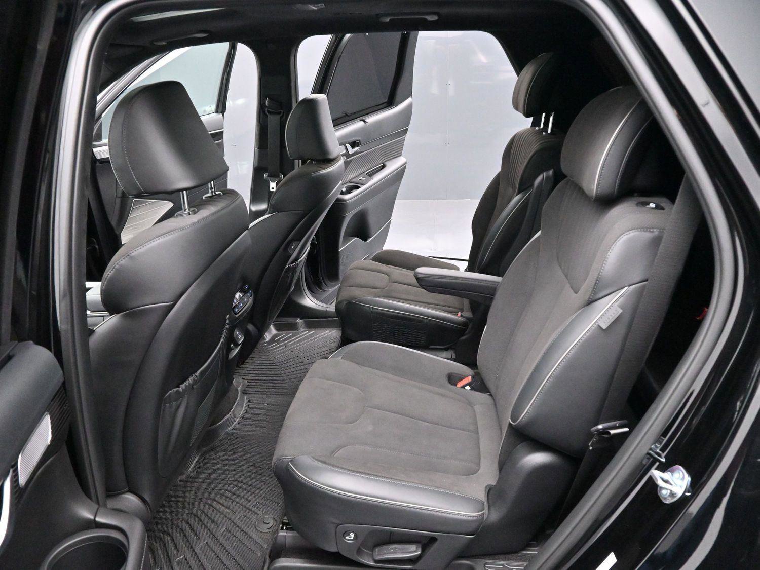 Used 2025 Hyundai Palisade Calligraphy image 34