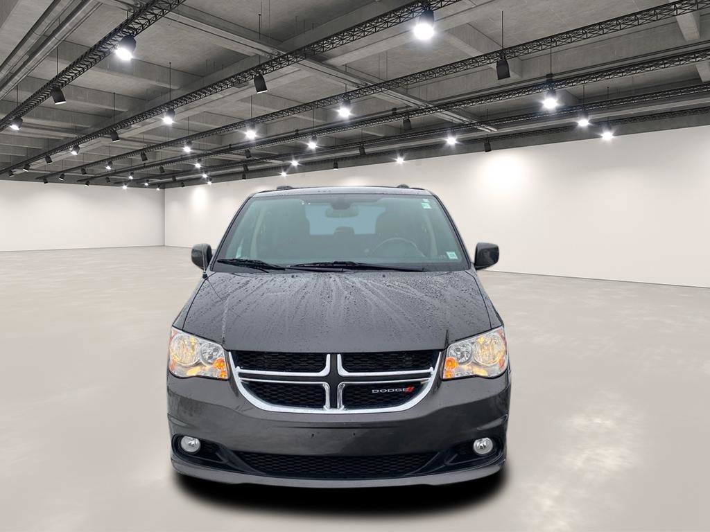 Used 2019 Dodge Grand Caravan SXT image 2