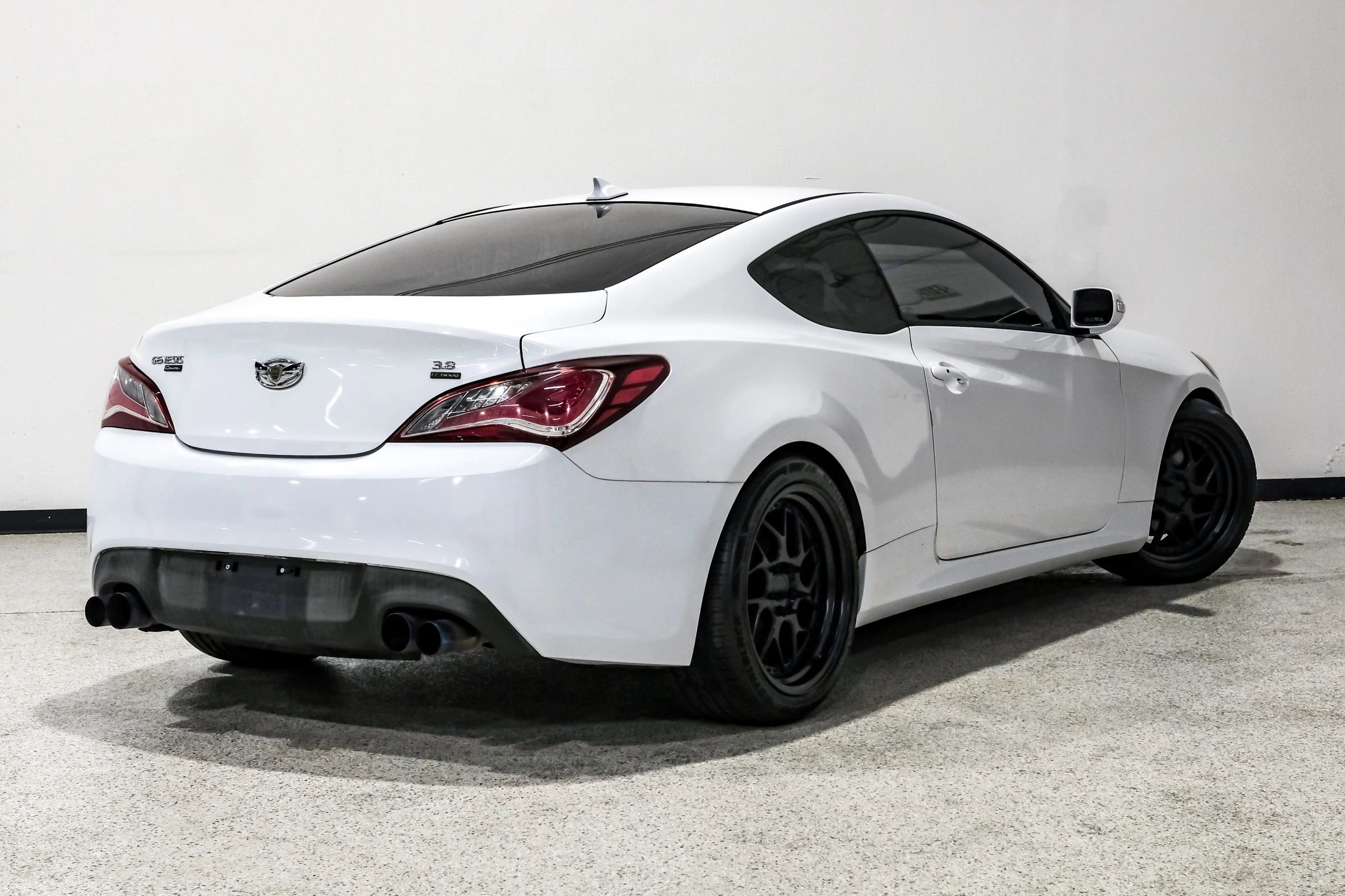 Used 2016 Hyundai Genesis Coupe 3.8 image 6