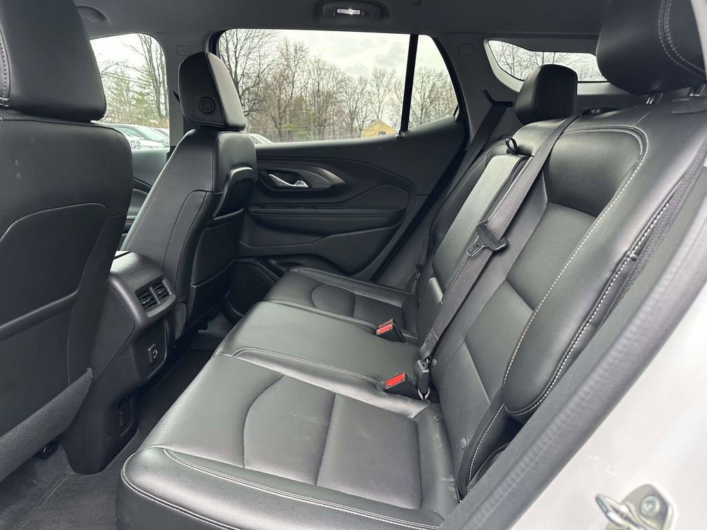 Used 2024 GMC Terrain SLT image 16