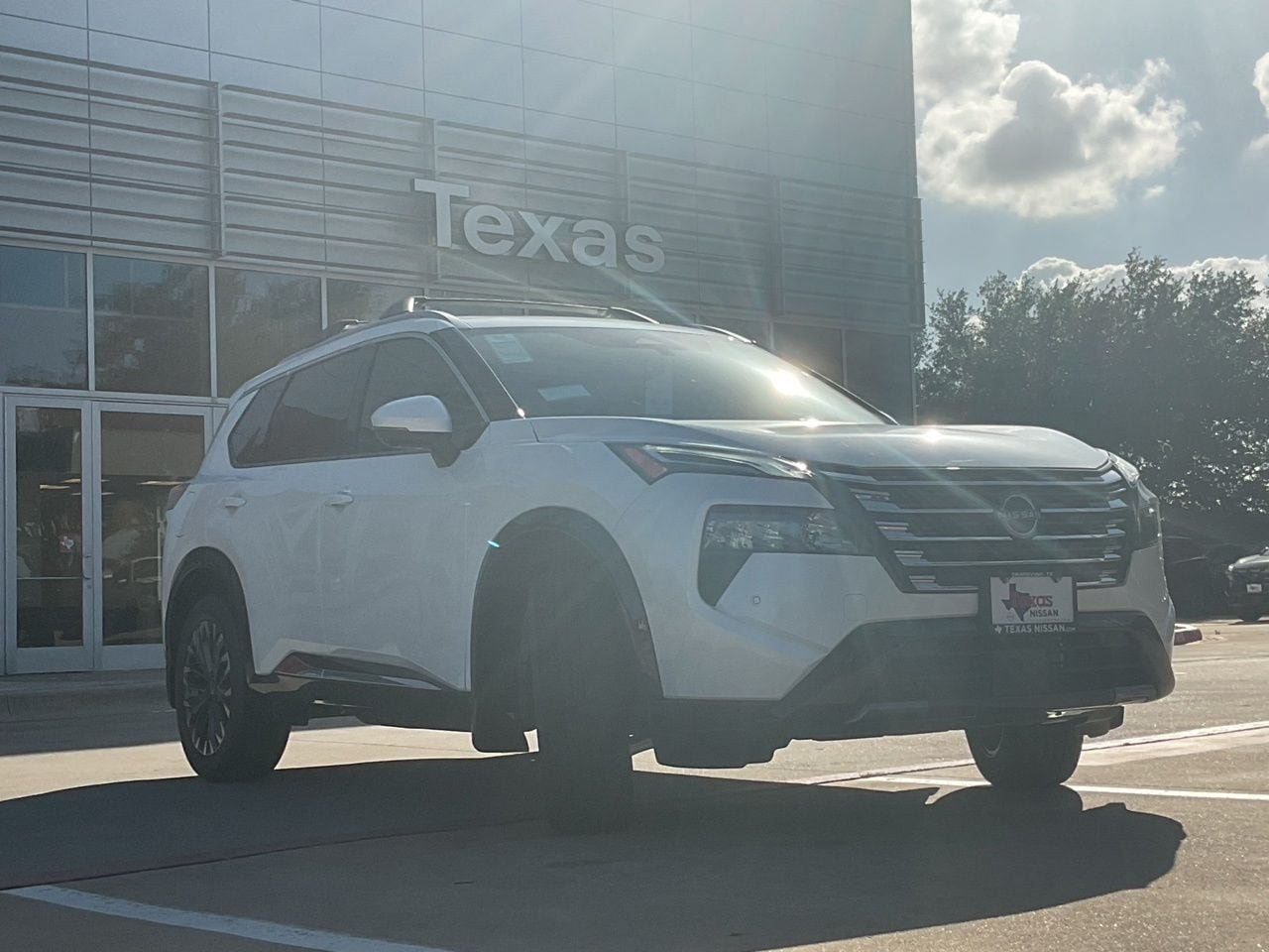 New 2026 Nissan Rogue Platinum AWD/4WD image 3
