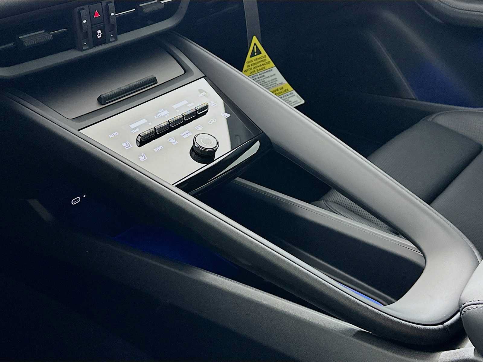 New 2026 Porsche Macan Electric RWD image 19
