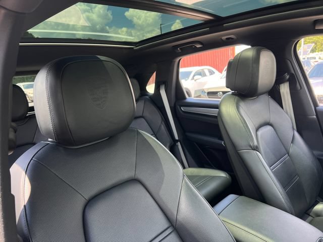 Used 2022 Porsche Cayenne Platinum Edition AWD/4WD image 34