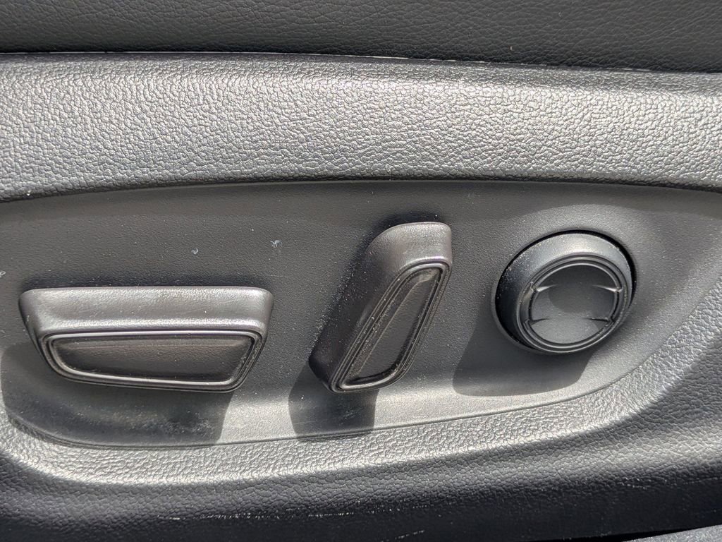 Used 2020 Toyota Camry XSE image 18