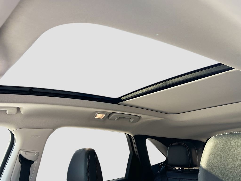 Used 2022 Ford Escape Titanium w/ Class II Trailer Tow Package image 23