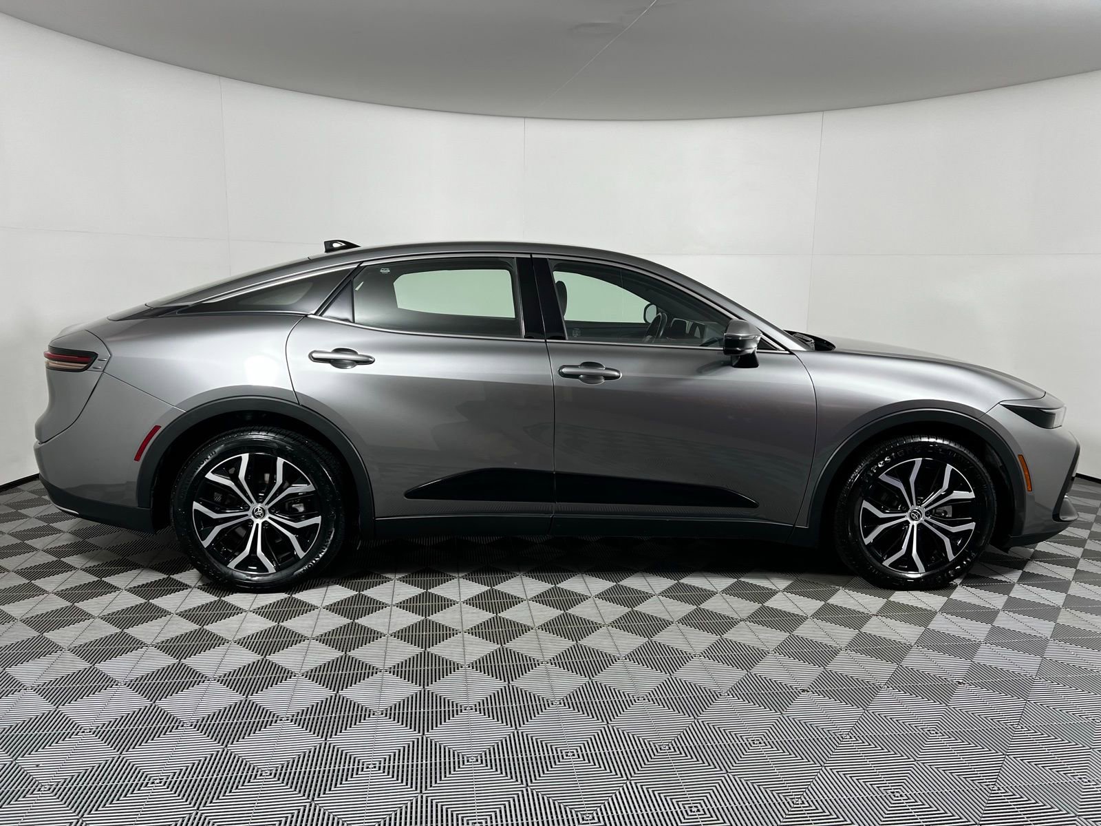 Certified 2025 Toyota Crown XLE image 4