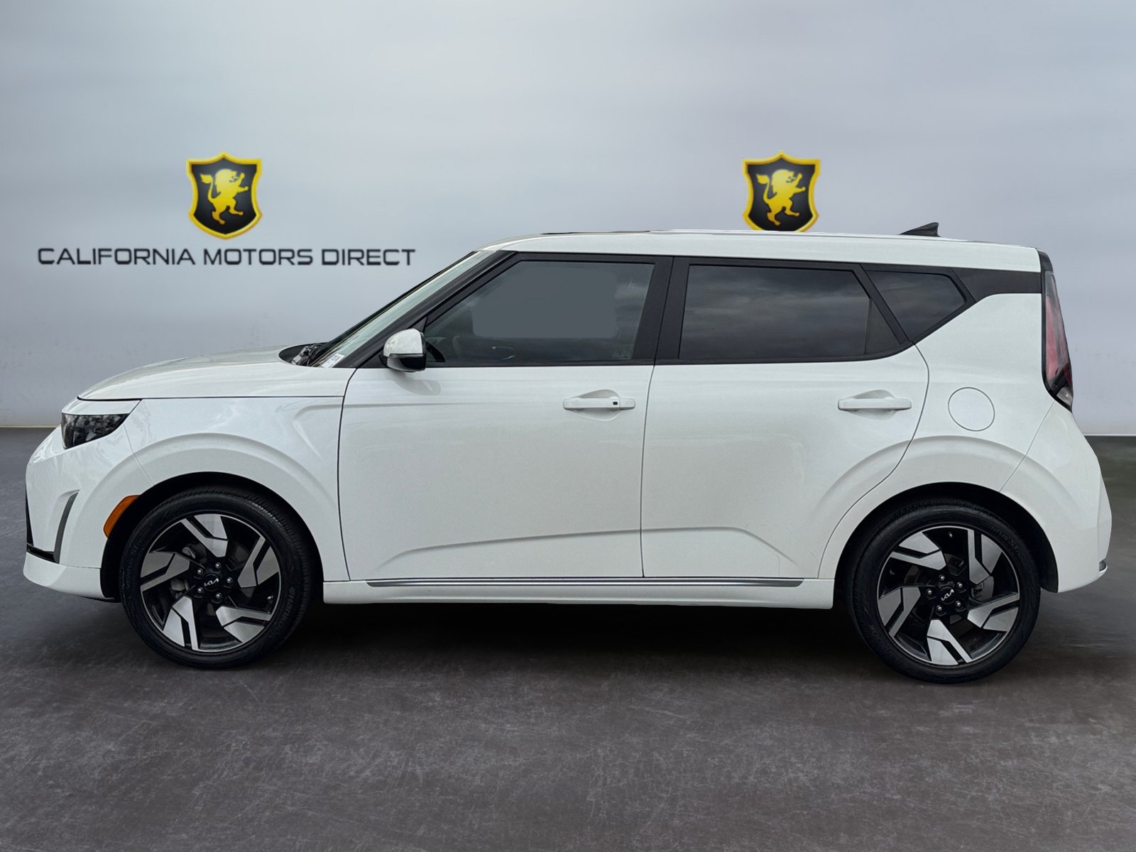 Used 2023 Kia Soul GT-Line FWD image 2
