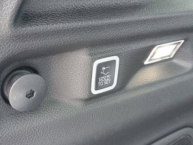 New 2026 Jeep Grand Cherokee L Limited w/ Luxury Tech Group II AWD/4WD image 9