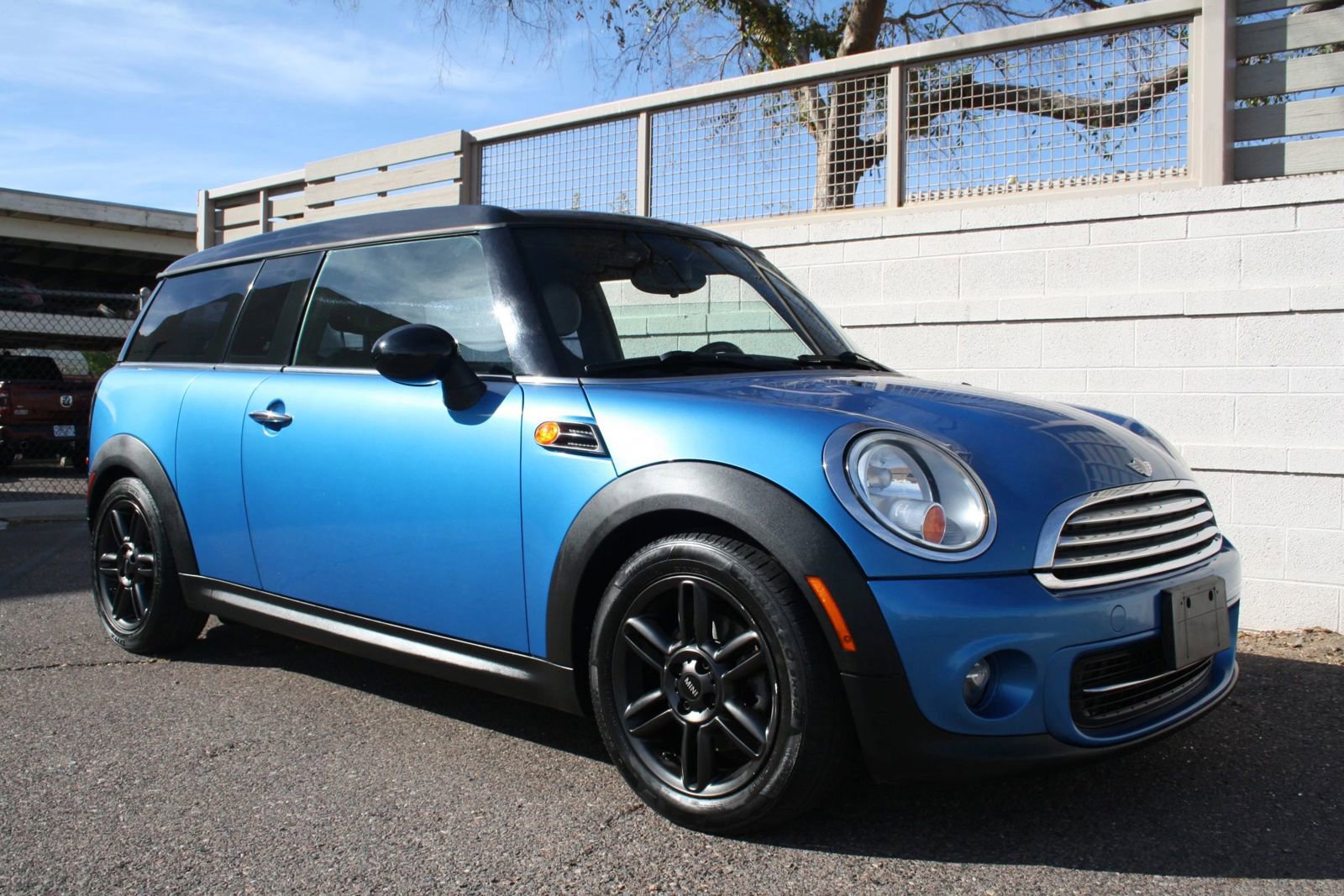 Used 2011 MINI Cooper Clubman image 2