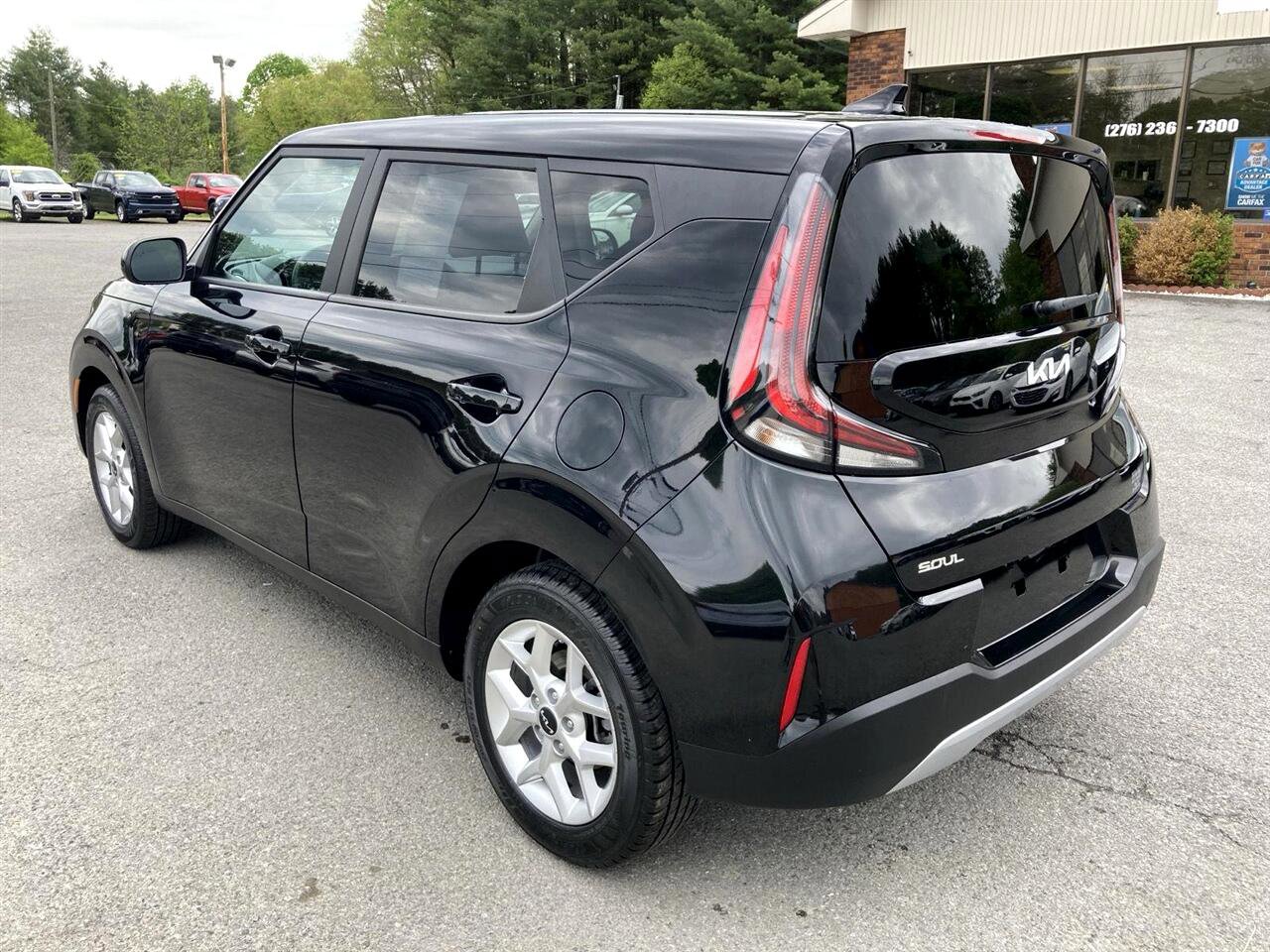 Used 2024 Kia Soul LX w/ Option Group 015 image 7