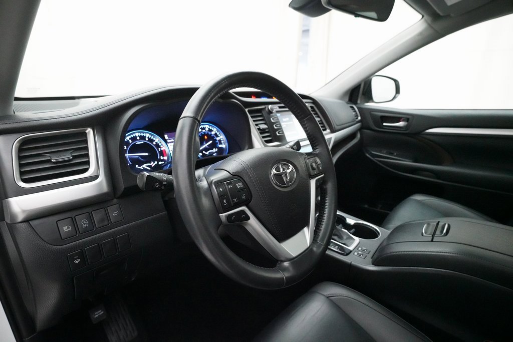 Used 2019 Toyota Highlander XLE image 8