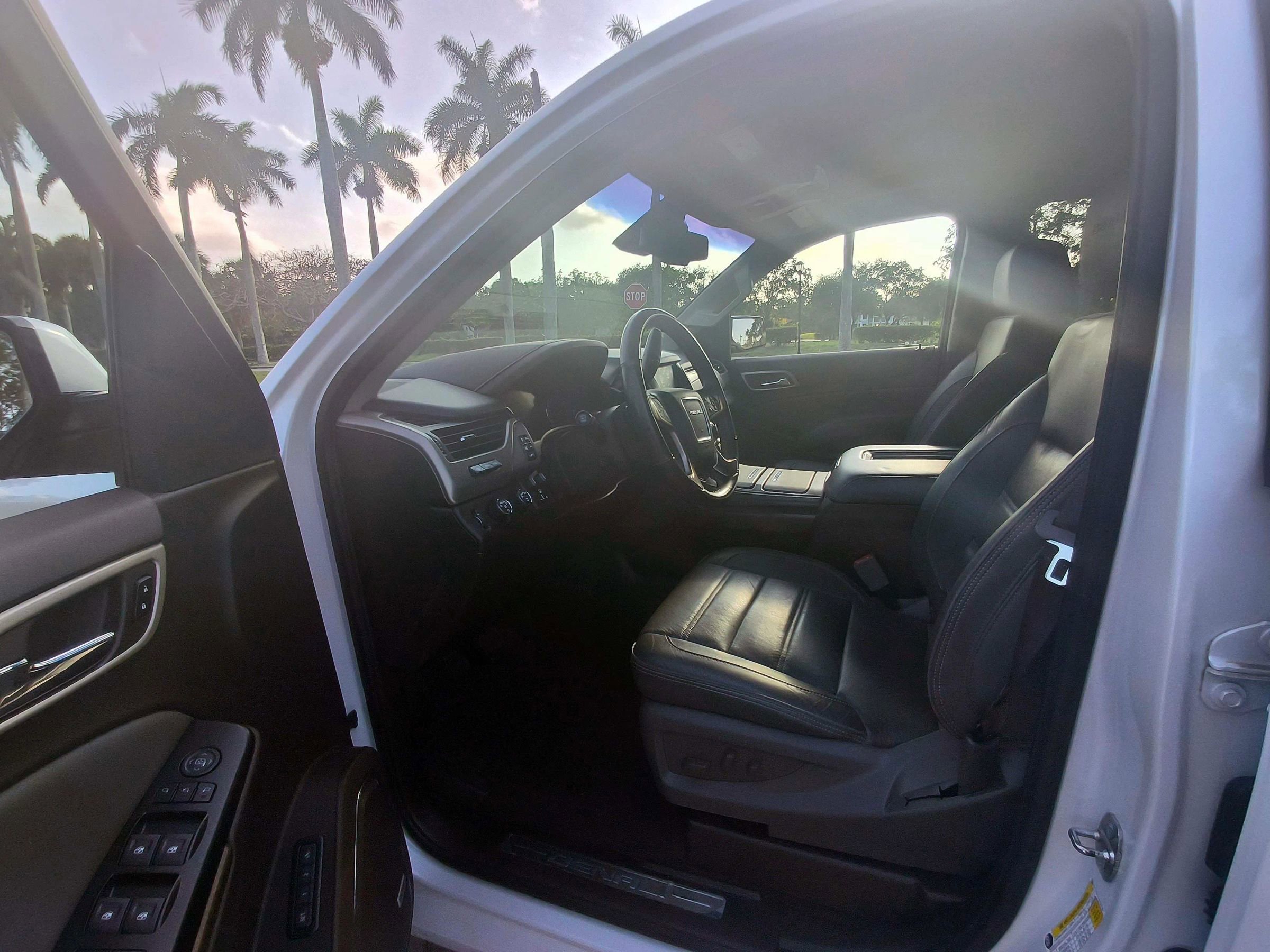 Used 2018 GMC Yukon Denali w/ Enhanced Security Package AWD/4WD image 4