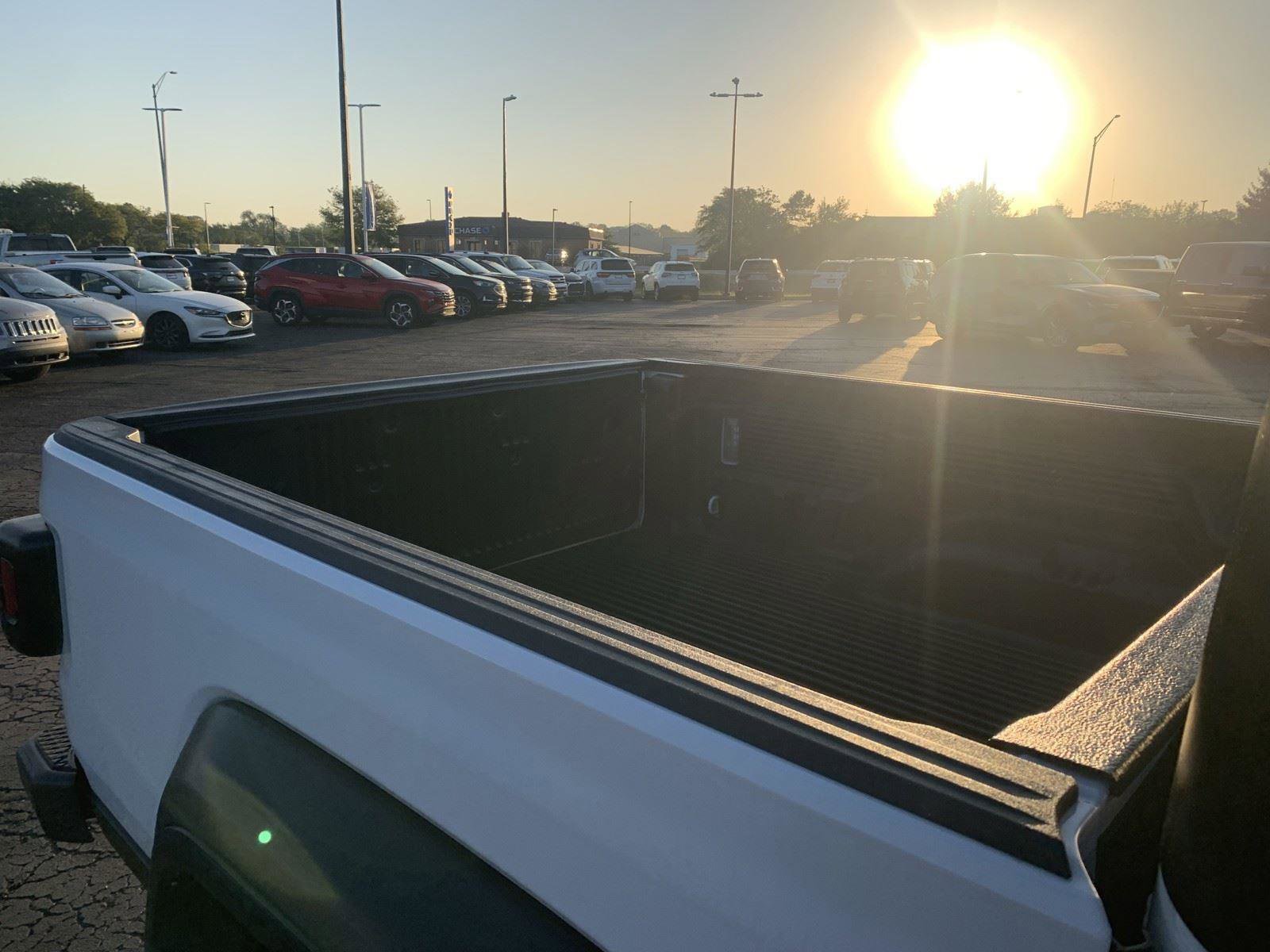 Used 2023 Jeep Gladiator Sport image 13