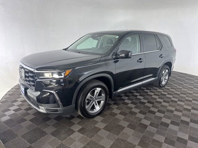 Used 2025 Honda Pilot EX-L image 3
