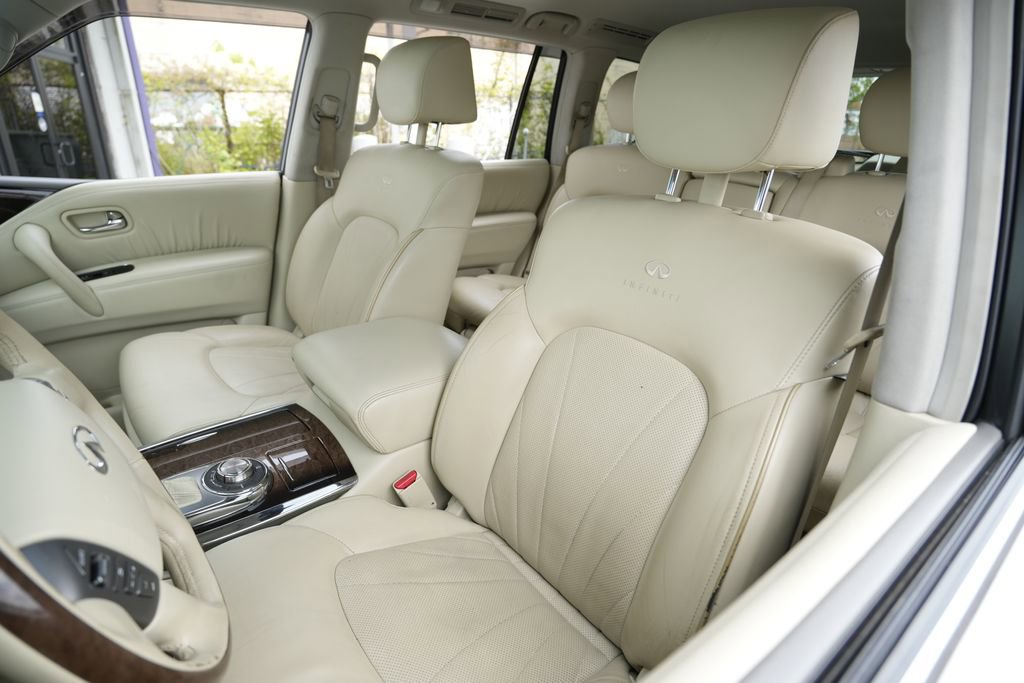 Used 2012 INFINITI QX56 4WD w/ Deluxe Touring Pkg image 18