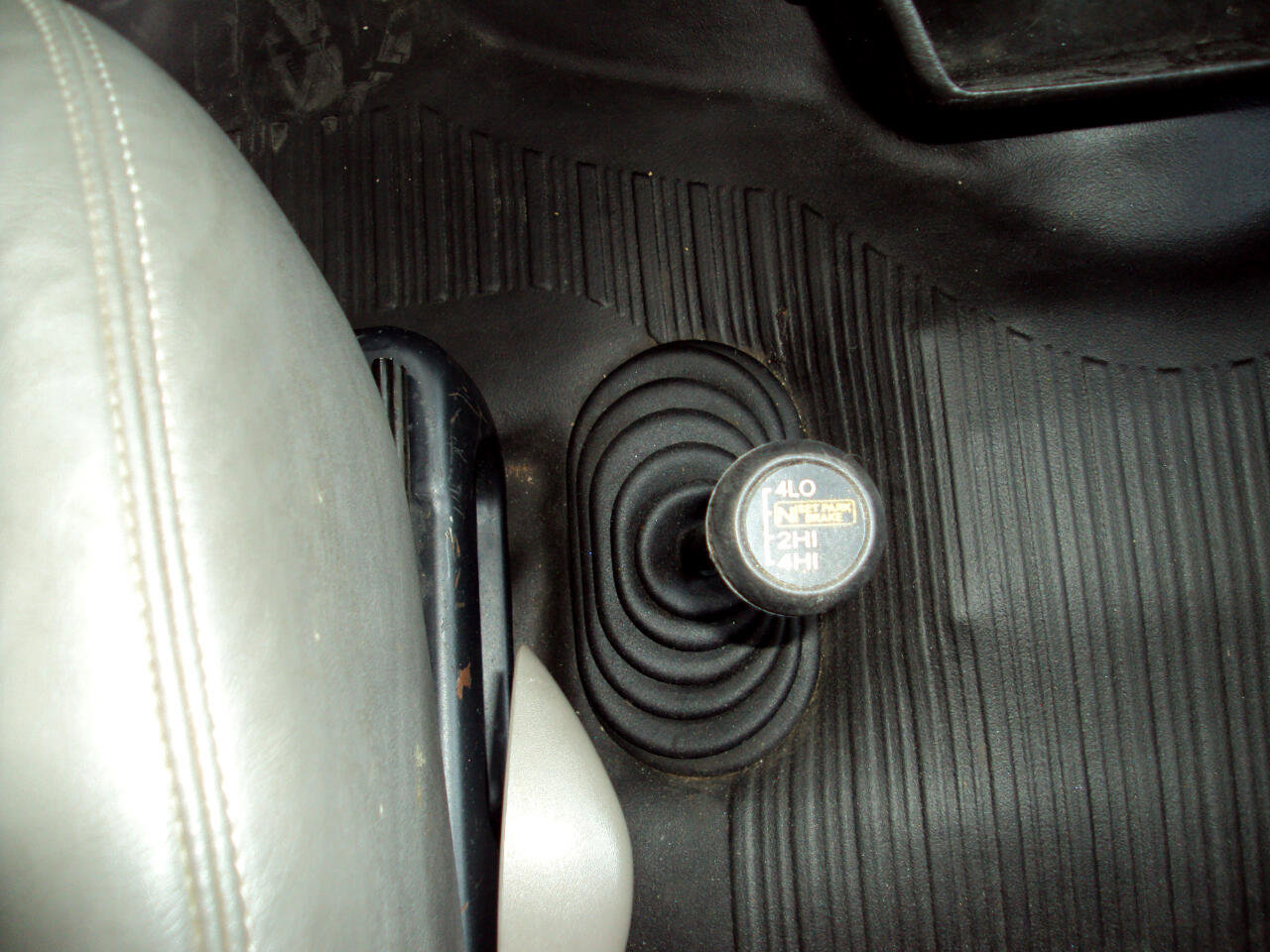 Used 2012 Chevrolet Express 2500 image 21