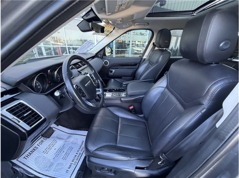 Used 2019 Land Rover Discovery SE AWD/4WD image 18