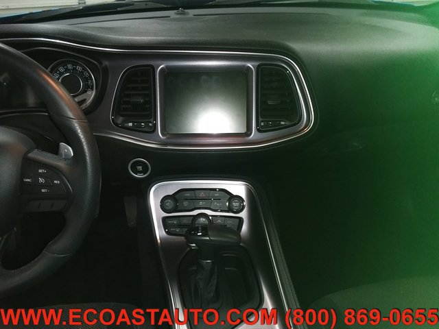 Used 2015 Dodge Challenger R/T RWD image 13