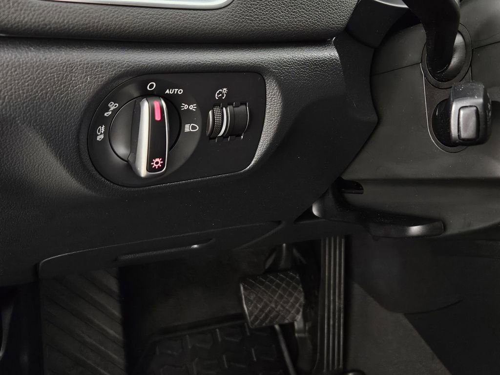 Used 2018 Audi Q3 2.0T Premium image 24