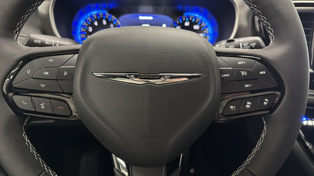 New 2026 Chrysler Pacifica Select AWD/4WD image 15