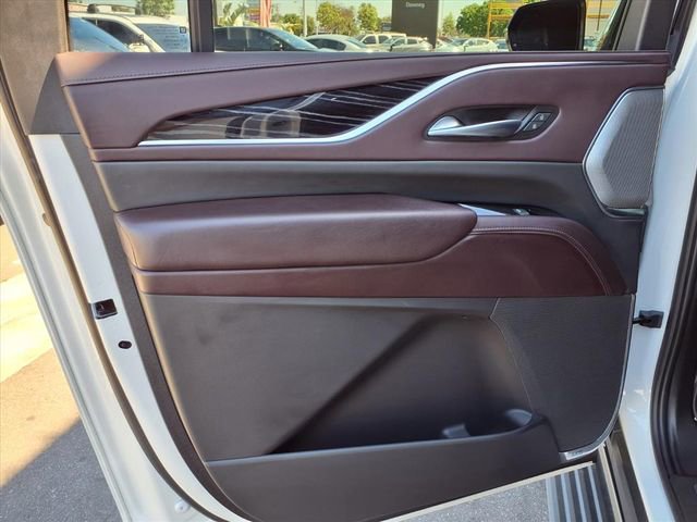 Used 2023 Cadillac Escalade ESV V image 13