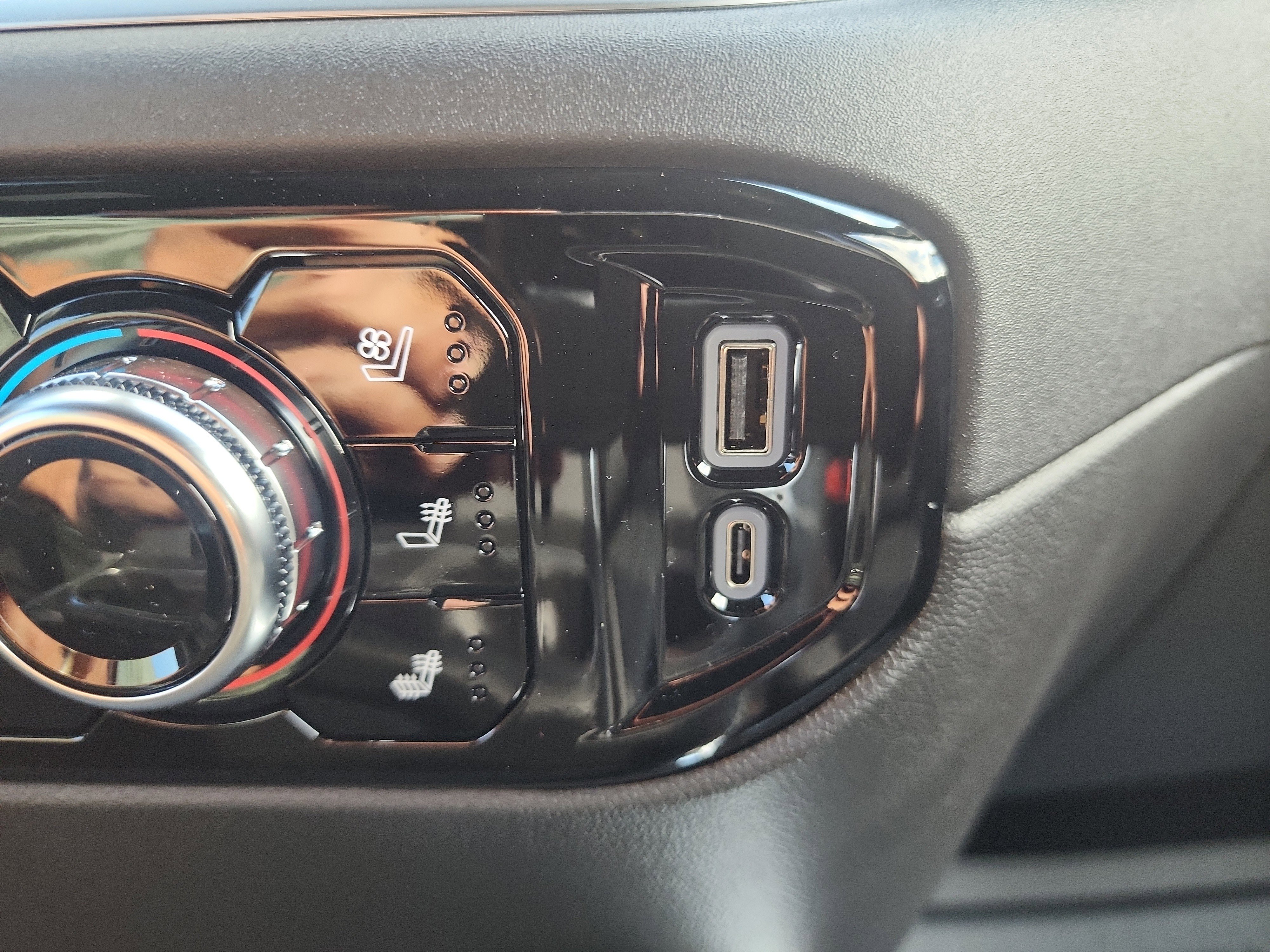 New 2025 GMC Sierra 2500 SLT w/ SLT Convenience Package image 16