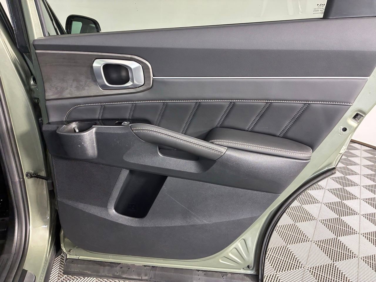 Used 2025 Kia Sorento SX image 31