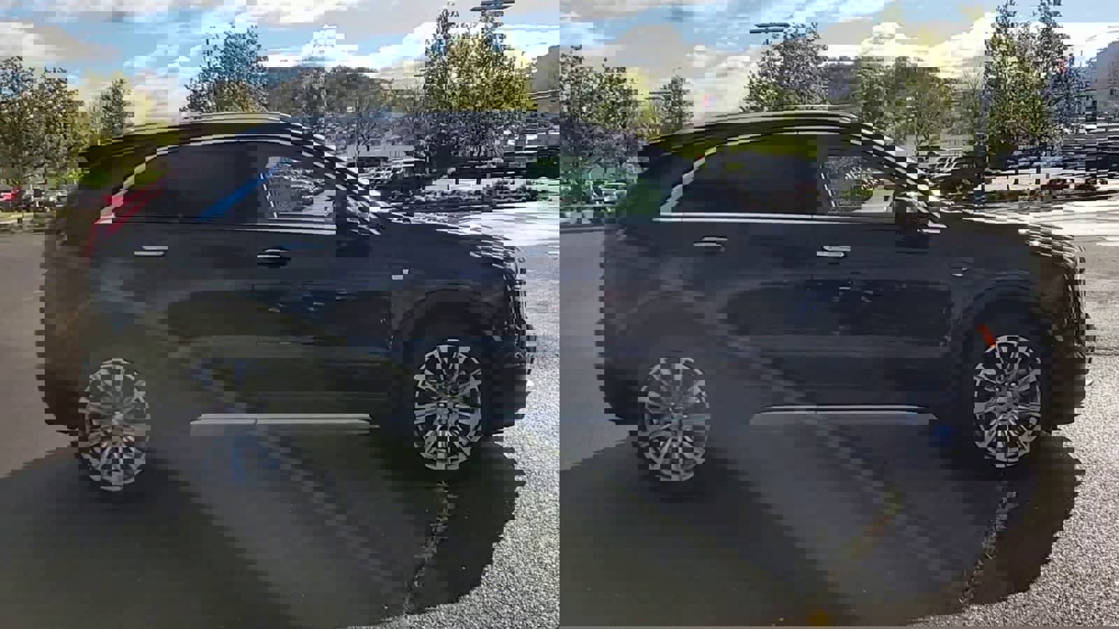 Used 2019 Cadillac XT4 Premium Luxury w/ Technology Package image 9