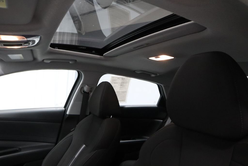 Certified 2025 Hyundai Elantra SEL image 35