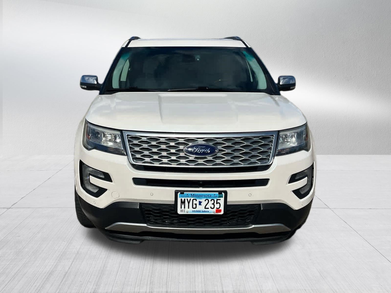 Used 2016 Ford Explorer Platinum AWD/4WD image 2