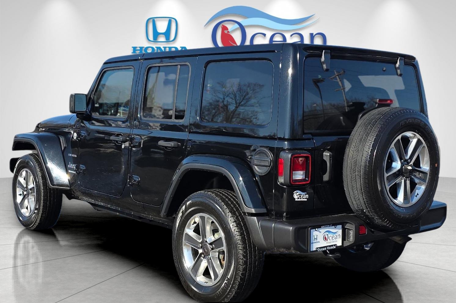 Used 2023 Jeep Wrangler Sahara image 6