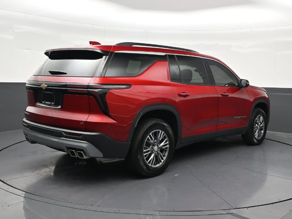 Used 2024 Chevrolet Traverse LT w/ Enhanced Driving Package FWD image 5